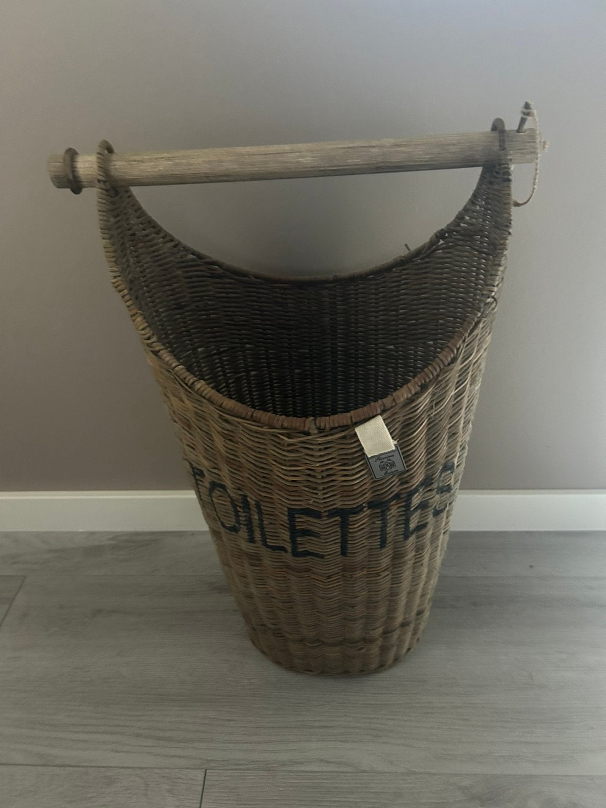 Toiletrol mand Riviera maison, Huis en Inrichting, Woonaccessoires | Schalen en Manden, Ophalen, Mand, Rond, Zo goed als nieuw
