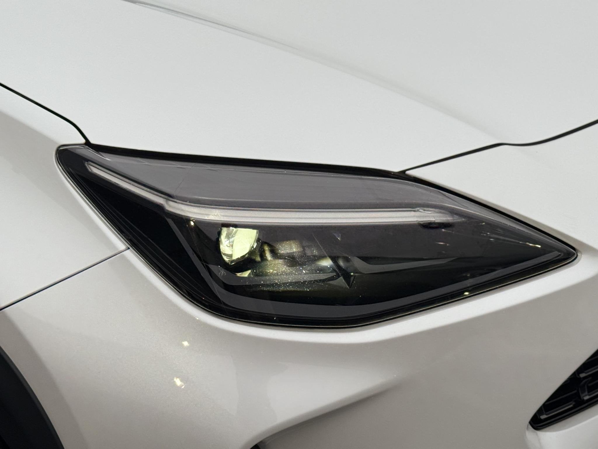 Toyota Yaris Cross 1.5 Hybrid Adventure AWD Automaat Panoram, Dealer onderhouden, Gebruikt, Automatische klimaatregeling, Wit