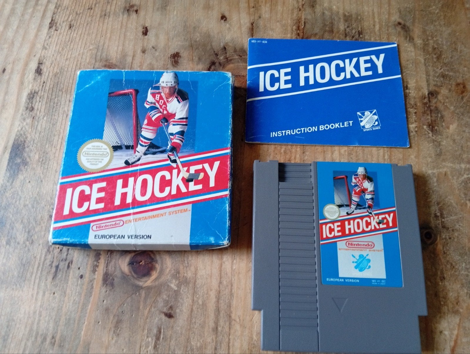 Nintendo NES Ice Hockey – First Edition Small Box – Compleet, 1 speler, Ophalen of Verzenden, Zo goed als nieuw, Vanaf 3 jaar