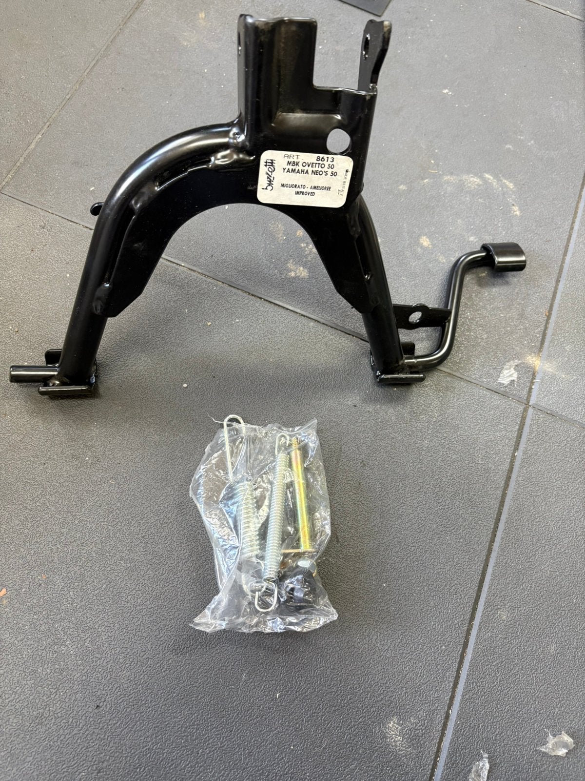 Middenstandaard Yamaha Neos 50, Ophalen