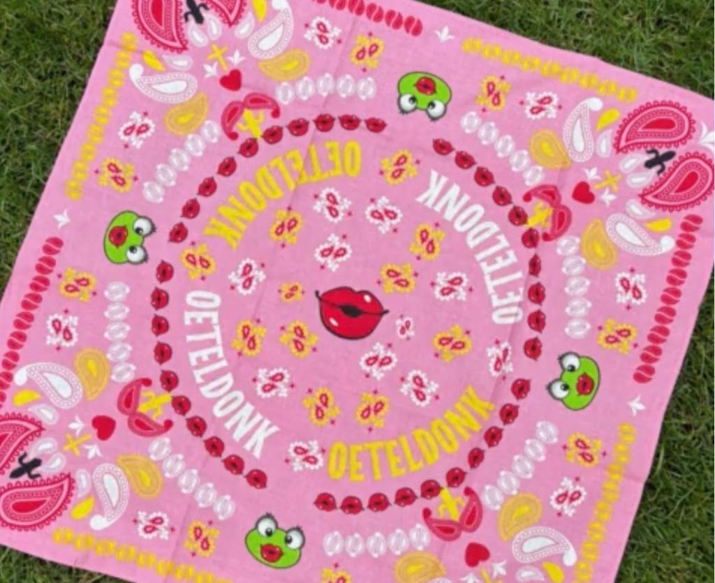 Bandana Roze Rood en Festival Bekerhouder Oeteldonk  Embleem, Verzenden, Nieuw