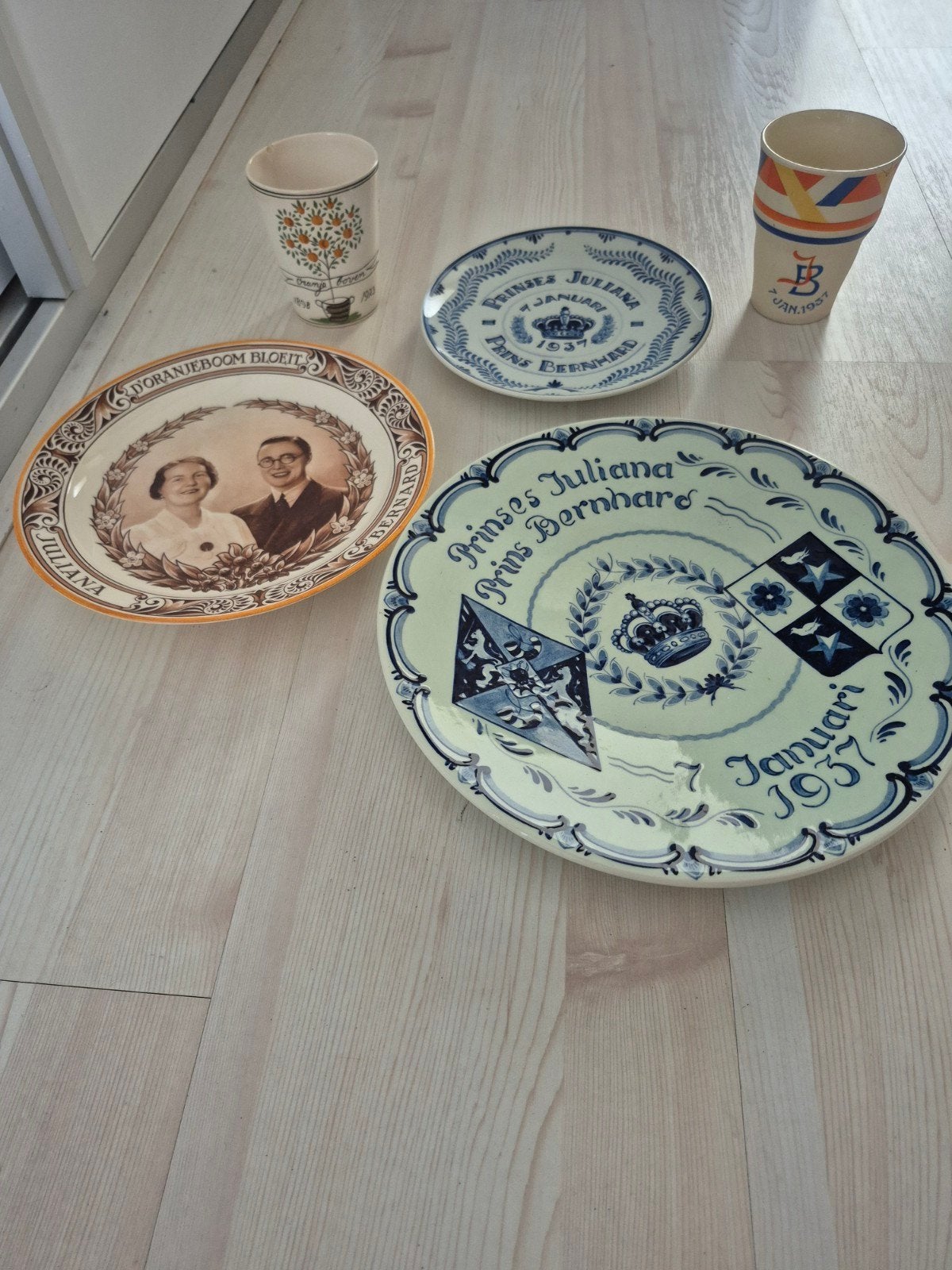 Vintage Oranje Royal Souvenir Bekers en Borden, Ophalen