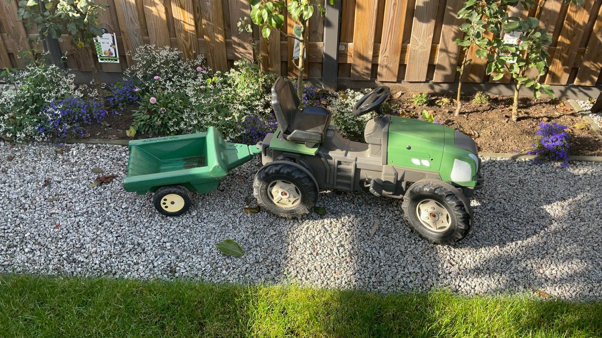 Traktor met aanhanger, groen va 3 jaar, Ophalen, Zo goed als nieuw, Overige merken, Met kar of aanhanger