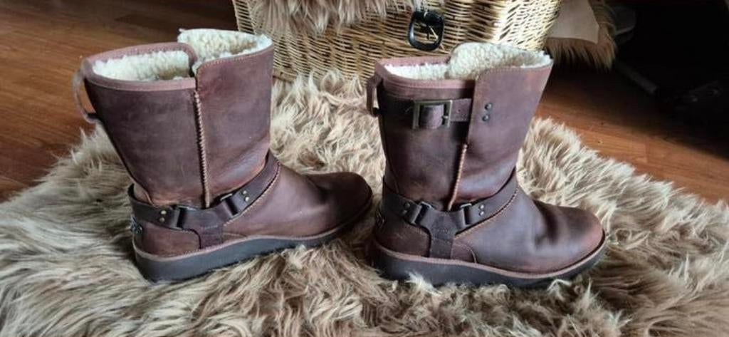 Mooie warme leren laarsjes van UGG maat 39, Kleding | Dames, Schoenen, Ophalen of Verzenden, Zo goed als nieuw, Zwart
