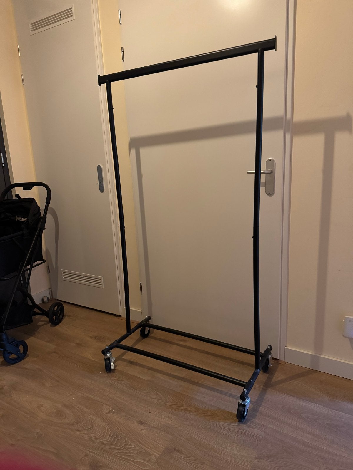 Kledingrek op wielen, uitschuifbaar, 2 stuks, Ophalen, Met wielen, Zo goed als nieuw