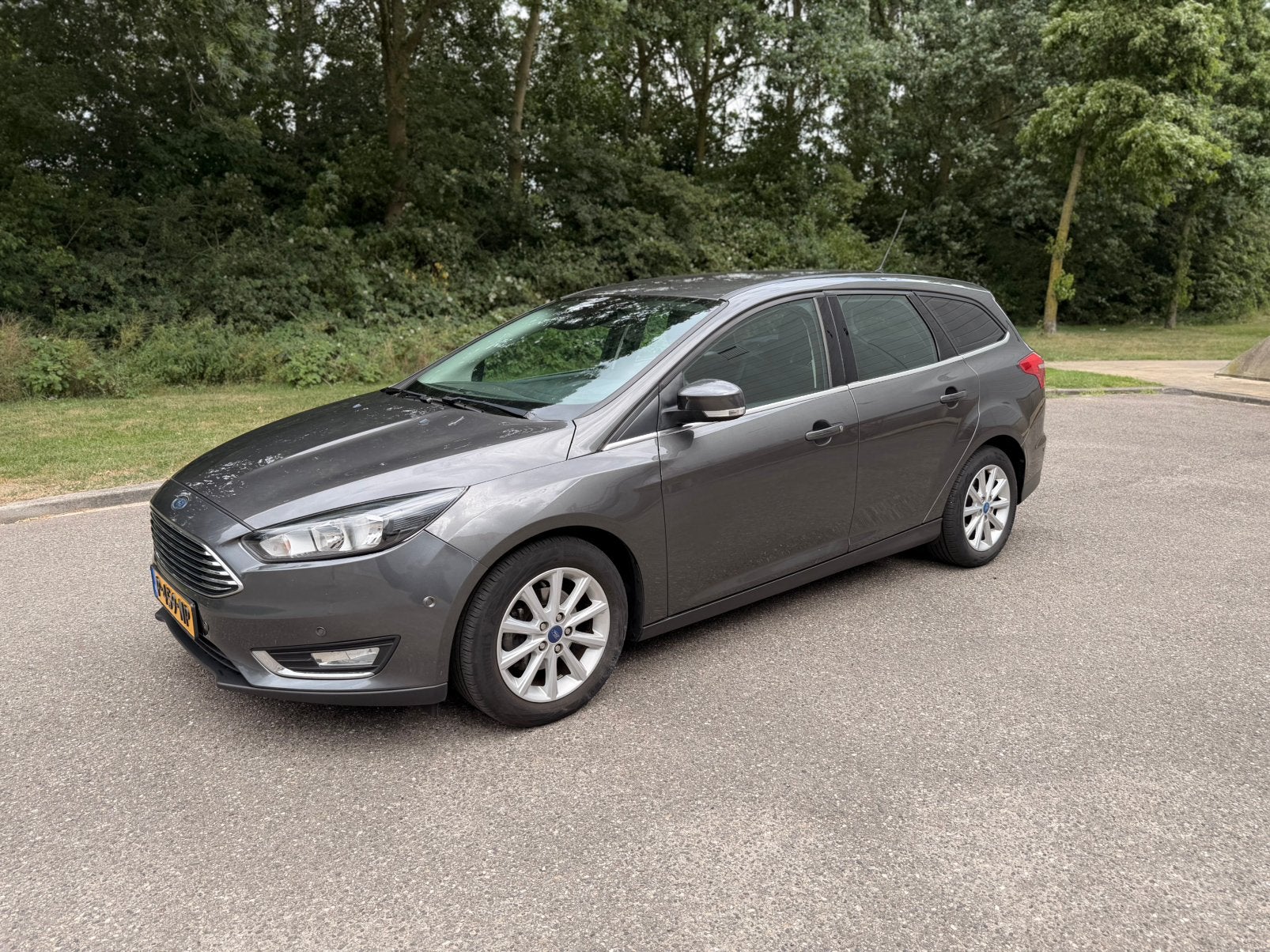 Ford Focus 1.0 Eco Wagon 2015 Grijs luxe opties + nieuwe APK, Auto's, 100 pk, Handgeschakeld, Particulier, 999 cc