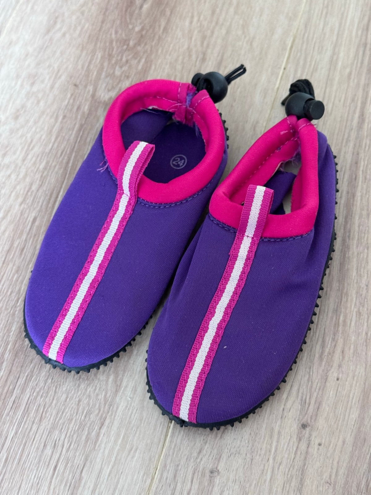 Waterschoentjes neopreen, maat 24, zo goed als nieuw, Kinderen en Baby's, Kinderkleding | Schoenen en Sokken, Ophalen of Verzenden