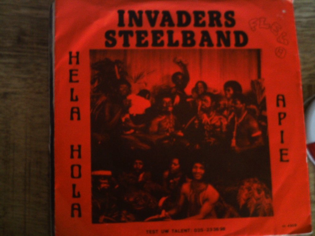 Invaders Steelband - Hela Hola / Apie - 7 inch vinyl single, 7 inch, Ophalen of Verzenden, Zo goed als nieuw, Fotohoes