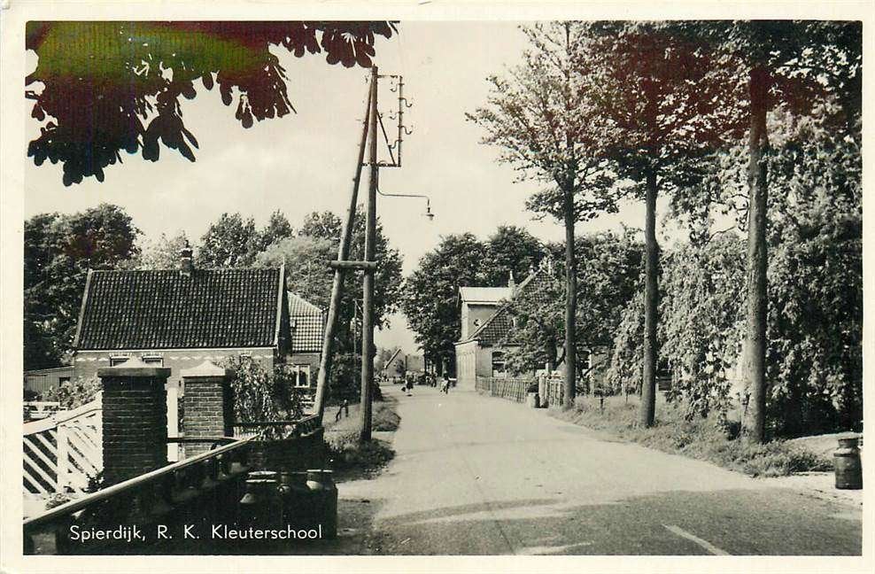 304-225-037 Spierdijk RK Kleuterschool, Verzamelen, Ansichtkaarten | Nederland, Verzenden, Voor 1920, Noord-Holland