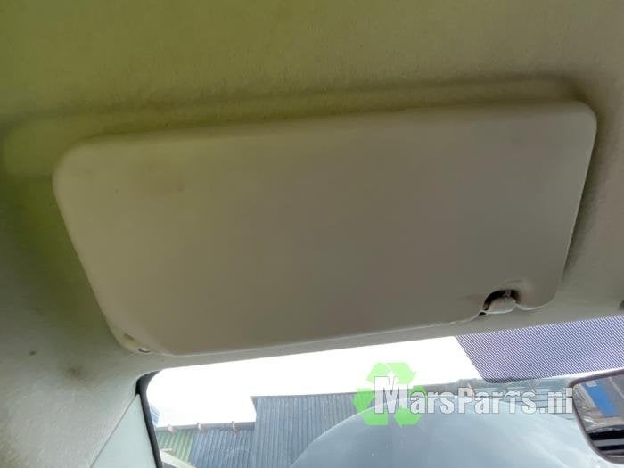 Zonneklep van een Suzuki Alto