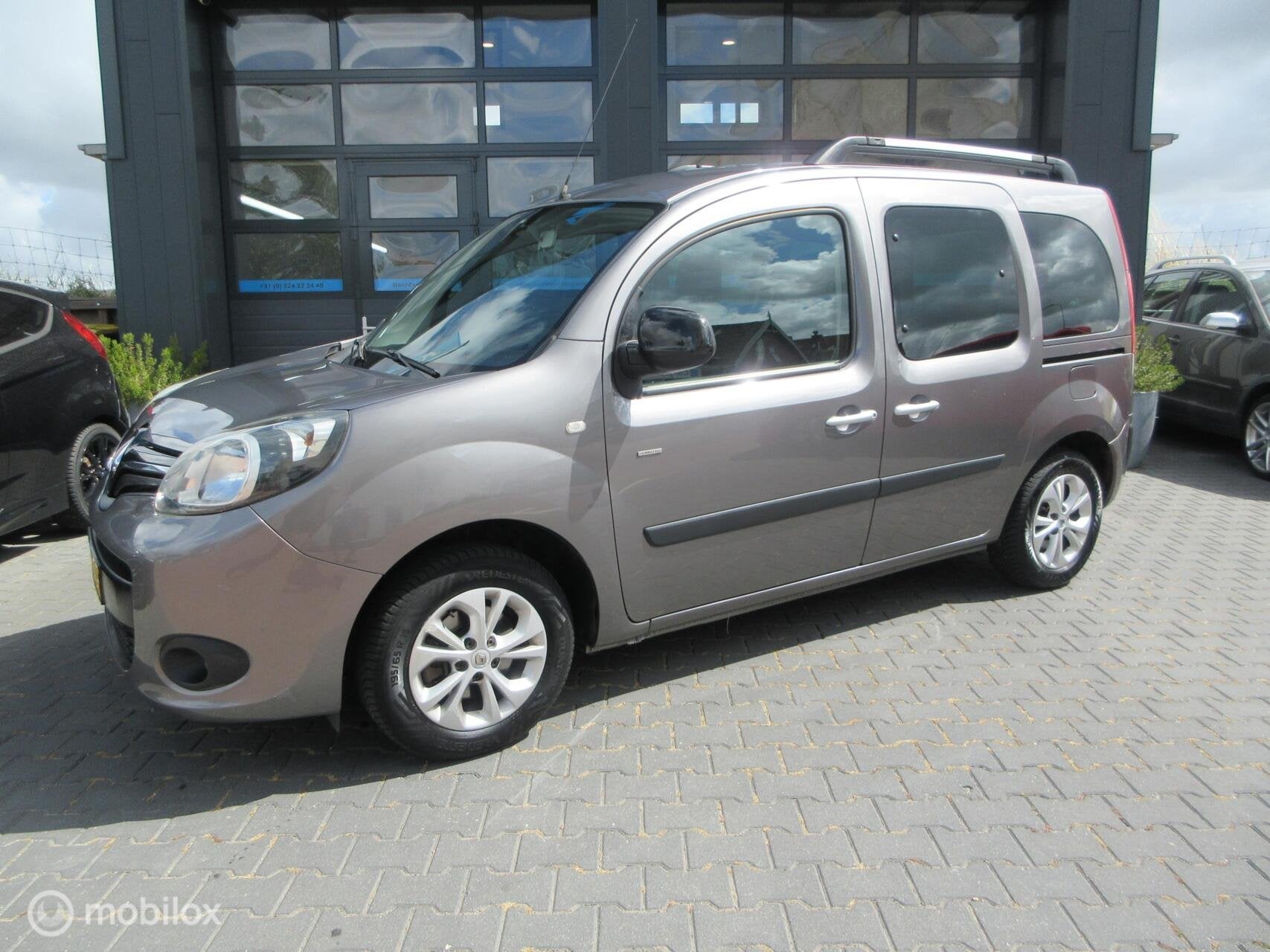 Renault Kangoo Family 1.2 TCe Limited 172dkm benzine 5 pers, Voorwielaandrijving, Gebruikt, 4 cilinders, 1198 cc