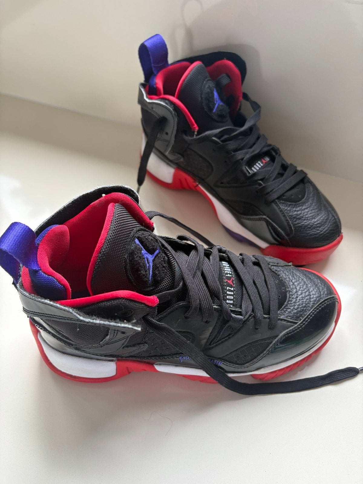 Jordan sneakers zwart rood maat 36.5, Ophalen of Verzenden, Gebruikt, Jongen of Meisje, Sportschoenen