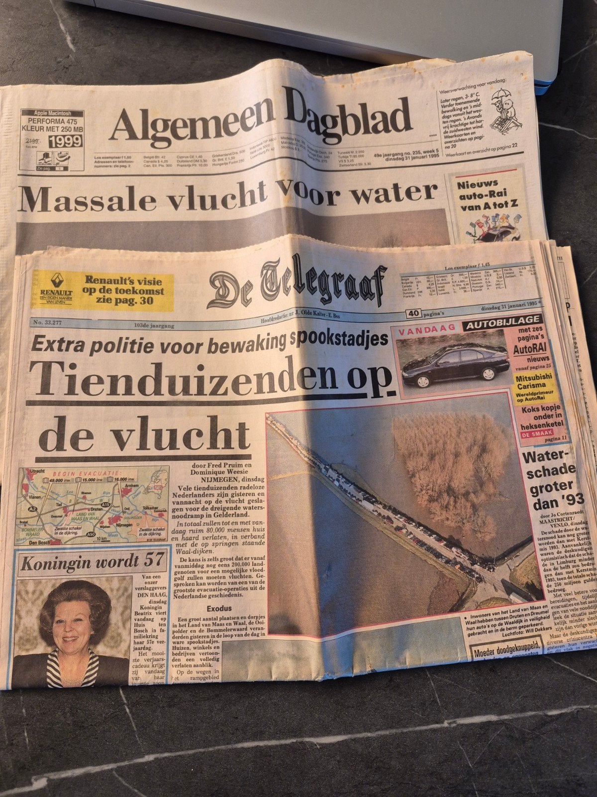 Algemeen Dagblad kranten over de Watersnood '95, Ophalen of Verzenden, 1980 tot heden, Nederland, Krant