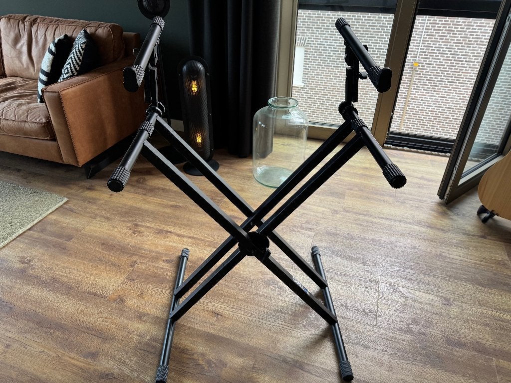 2-tier Quiklok verzwaarde keyboard stand, Muziek en Instrumenten, Ophalen, Gebruikt, Instrumentstandaard, Keyboard of Synthesizer