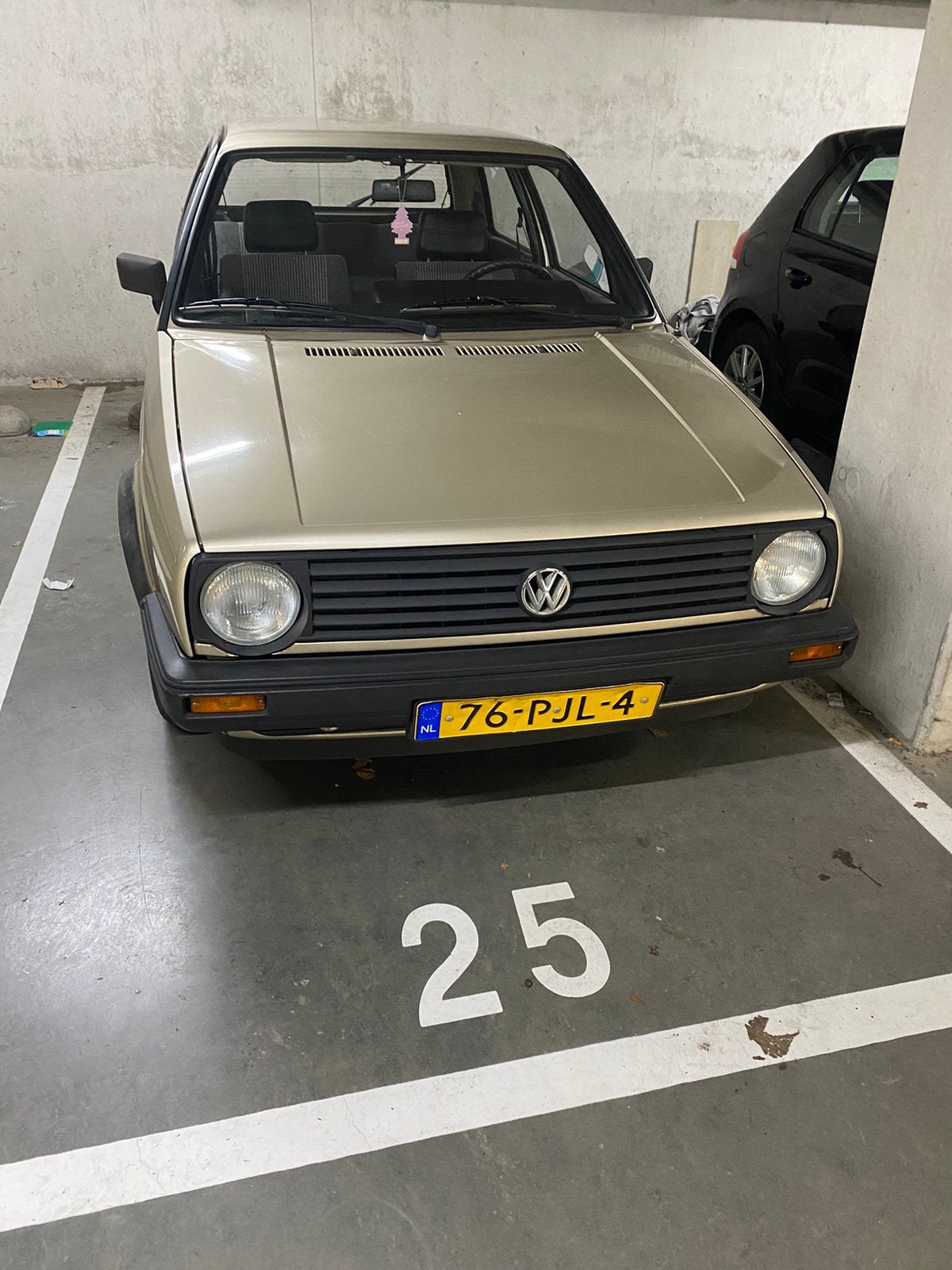 Volkswagen Golf 2 1985 1.6 benzine, 74 pk, Zwart, 4 cilinders, Leder en Stof