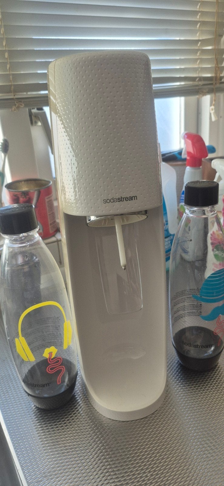 leuke en goede sodastream met 2 flessen, Ophalen, Gebruikt