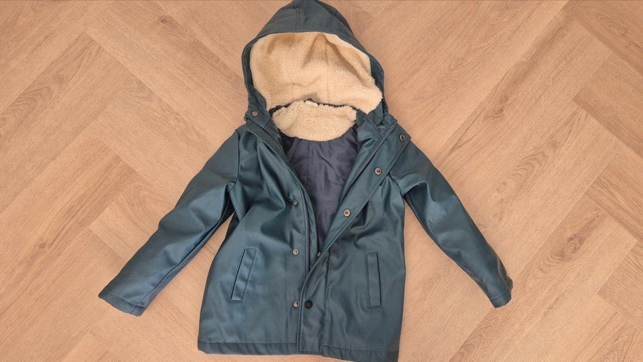 Hema regenjas met teddy voering maat 110/116, Ophalen of Verzenden, Zo goed als nieuw, Hema, Jongen of Meisje