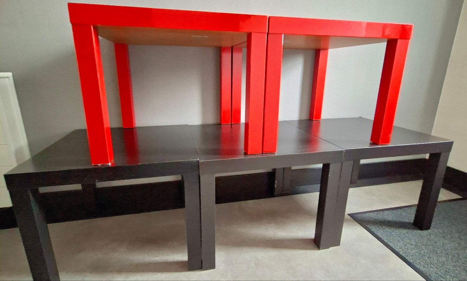 Set van 5 IKEA Lack bijzettafels (2 rood, 3 zwart) tafeltjes, 45 tot 60 cm, Gebruikt, Vierkant, Hout
