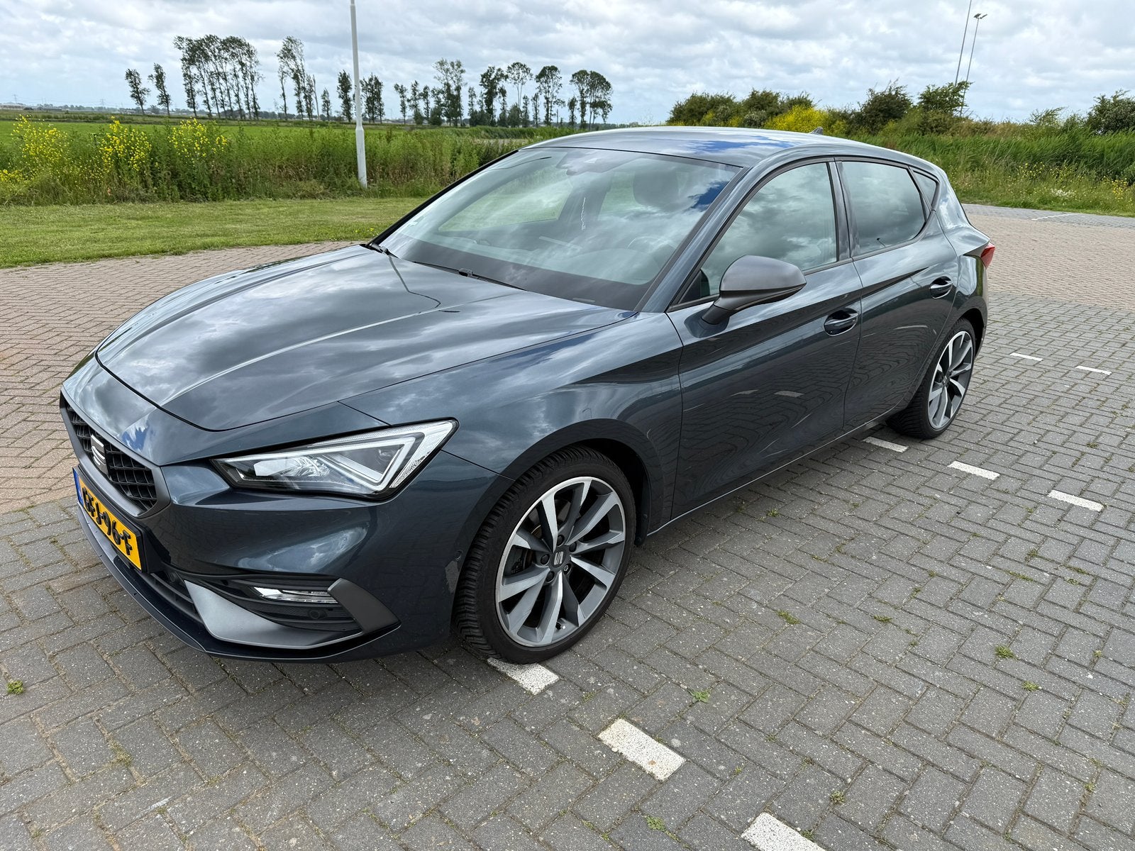 Seat Leon 1.5 Etsi FR  150 pk Dsg-7 2020, 1498 cc, 4 cilinders, Leder en Stof, Grijs