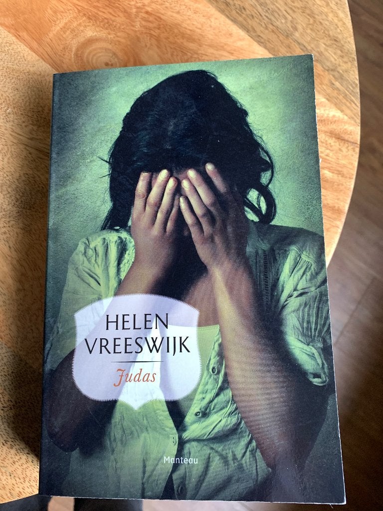 Judas - Helen Vreeswijk (Manteau, 2013), Boeken, Romans, Helen vreeswijk, Ophalen of Verzenden, Zo goed als nieuw, Nederland