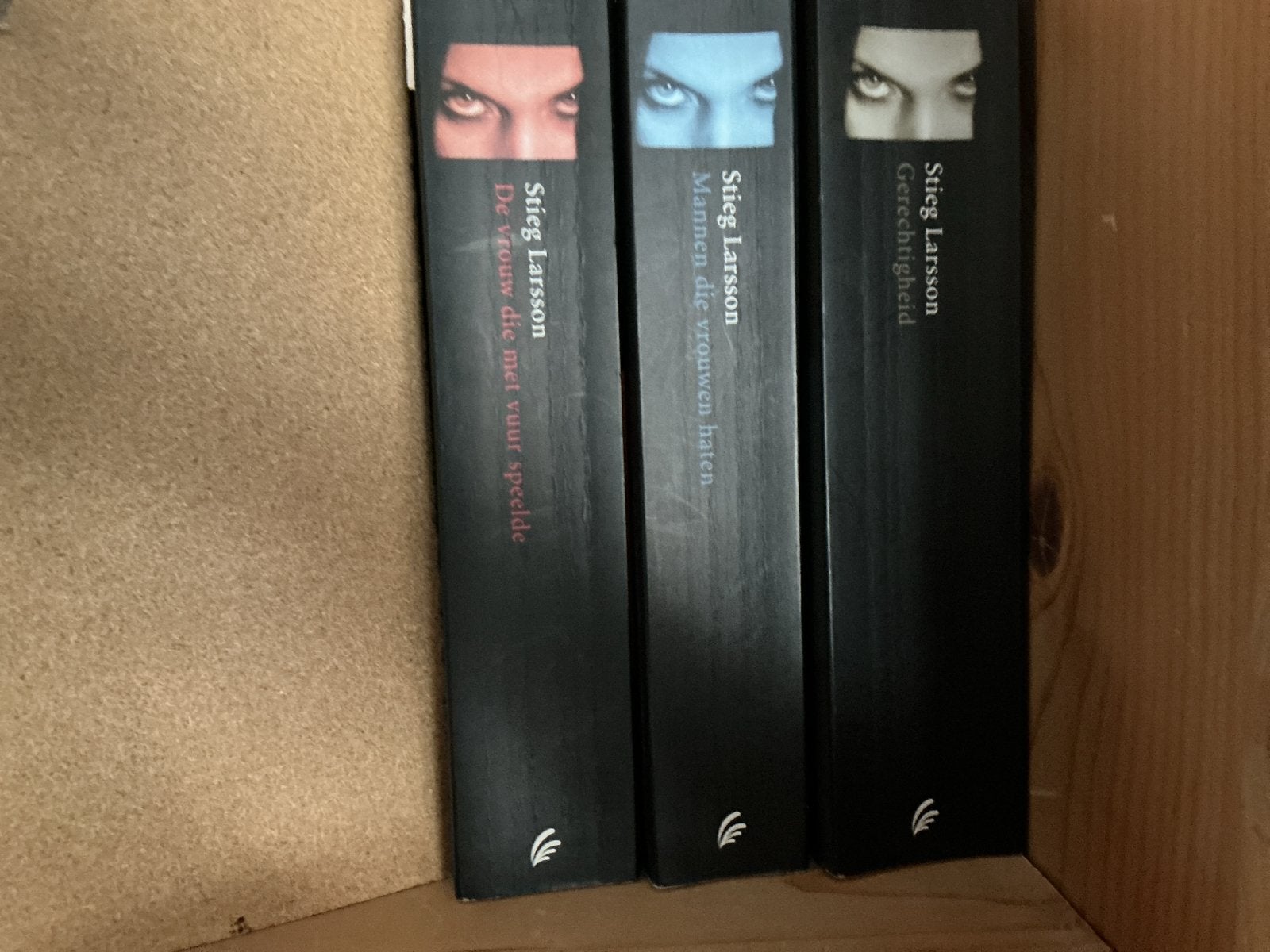 Stieg Larsson Millennium-trilogie (3 boeken), Boeken, Ophalen of Verzenden, Gelezen, Scandinavië