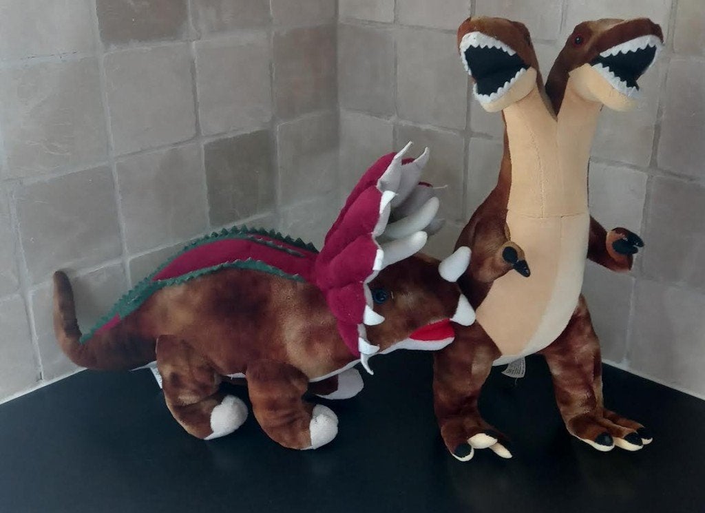 knuffel tweekoppige dinosaurus T-rex + Dino Triceratops, Kinderen en Baby's, Ophalen of Verzenden, Zo goed als nieuw, Overige typen