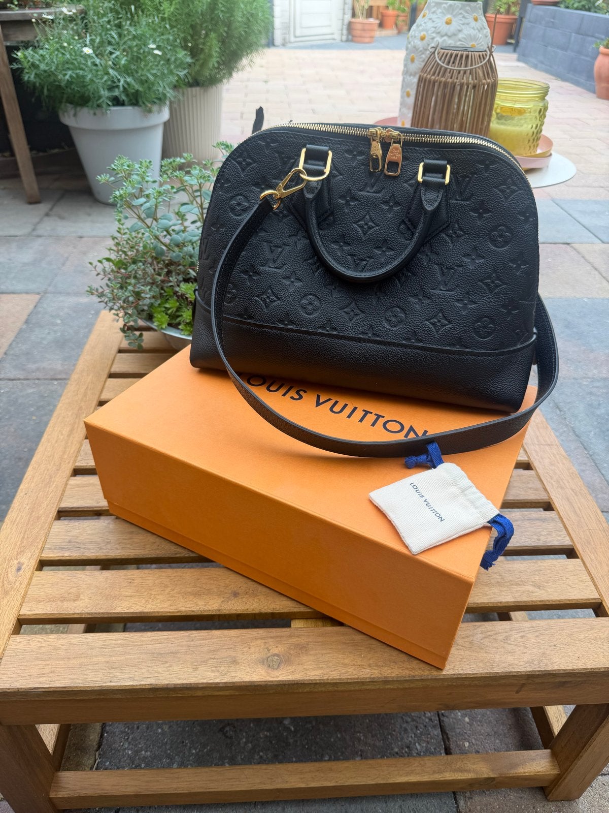 Louis Vuitton Neo alma, Ophalen, Zo goed als nieuw, Zwart, Handtas