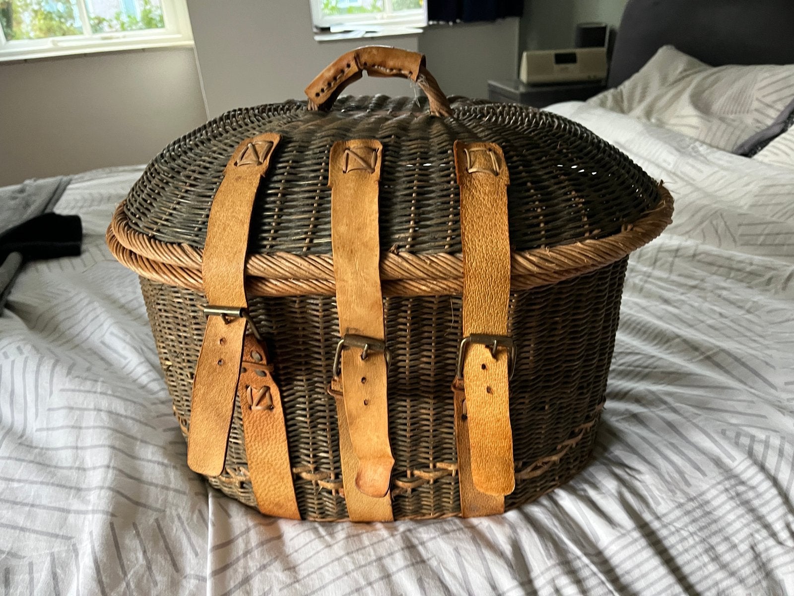 Leuke grote picknickmand met leren riempjes, Ophalen, Gebruikt
