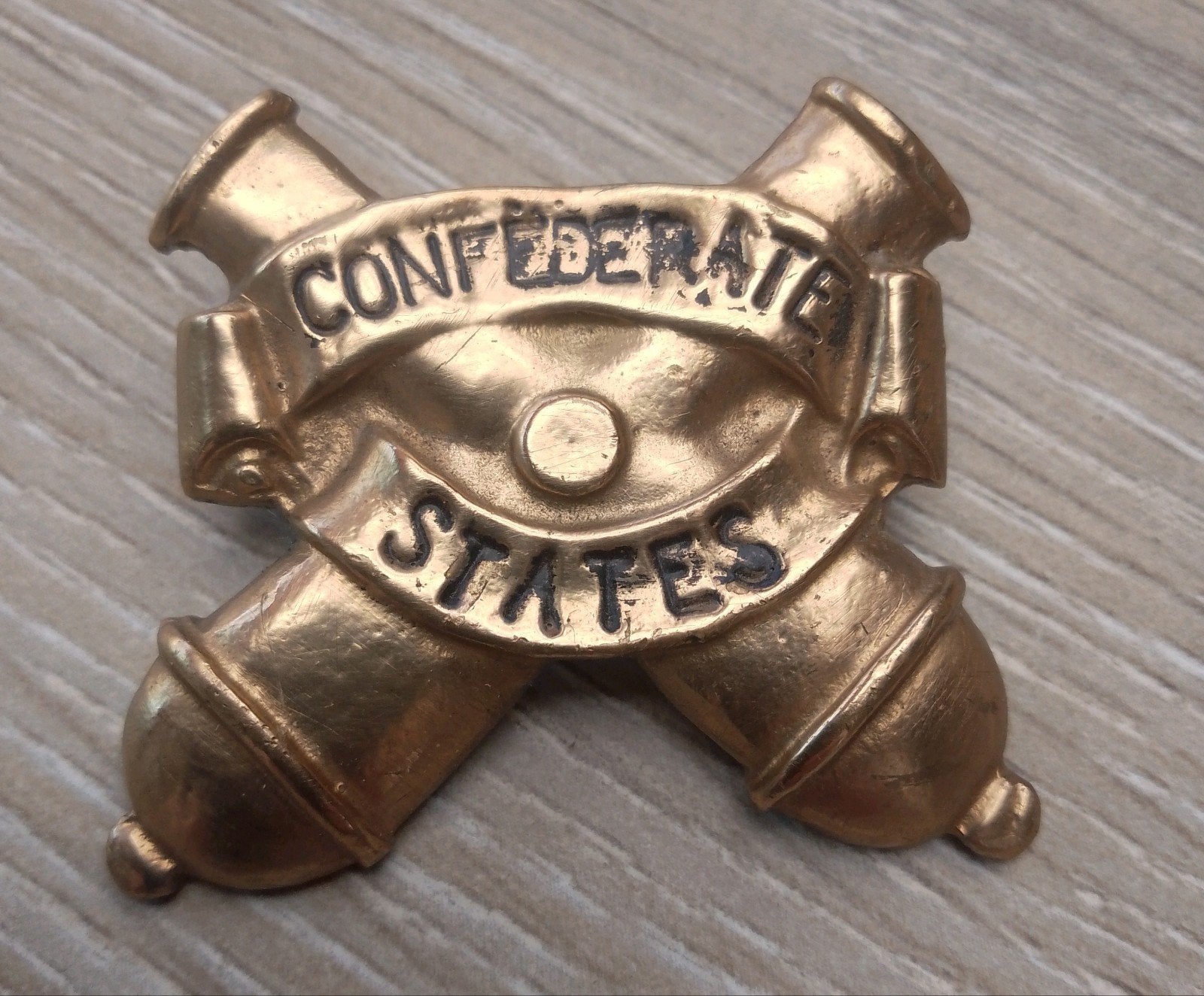 Speldje/Pin Confederate States - Kanonnen, Ophalen of Verzenden, Gebruikt, Overige onderwerpen, Speldje of Pin