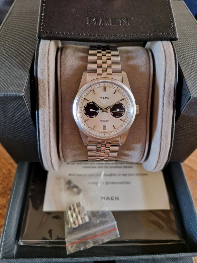 Maen Brooklyn Triple Calendar Horloge, Sieraden, Tassen en Uiterlijk, Horloges | Heren, Overige merken, Staal, Staal, Polshorloge