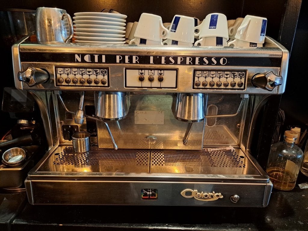 Professionele Astoria Espresso Machine - Gebruikt, Gebruikt, Espresso apparaat, 10 kopjes of meer, Koffiebonen