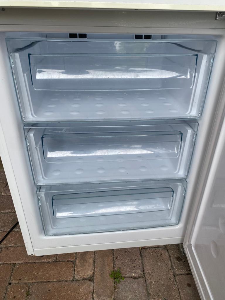 Koelkast met kapotte koelgedeelte boven, Witgoed en Apparatuur, Ophalen, Zo goed als nieuw, Minder dan 60 cm, 160 cm of meer
