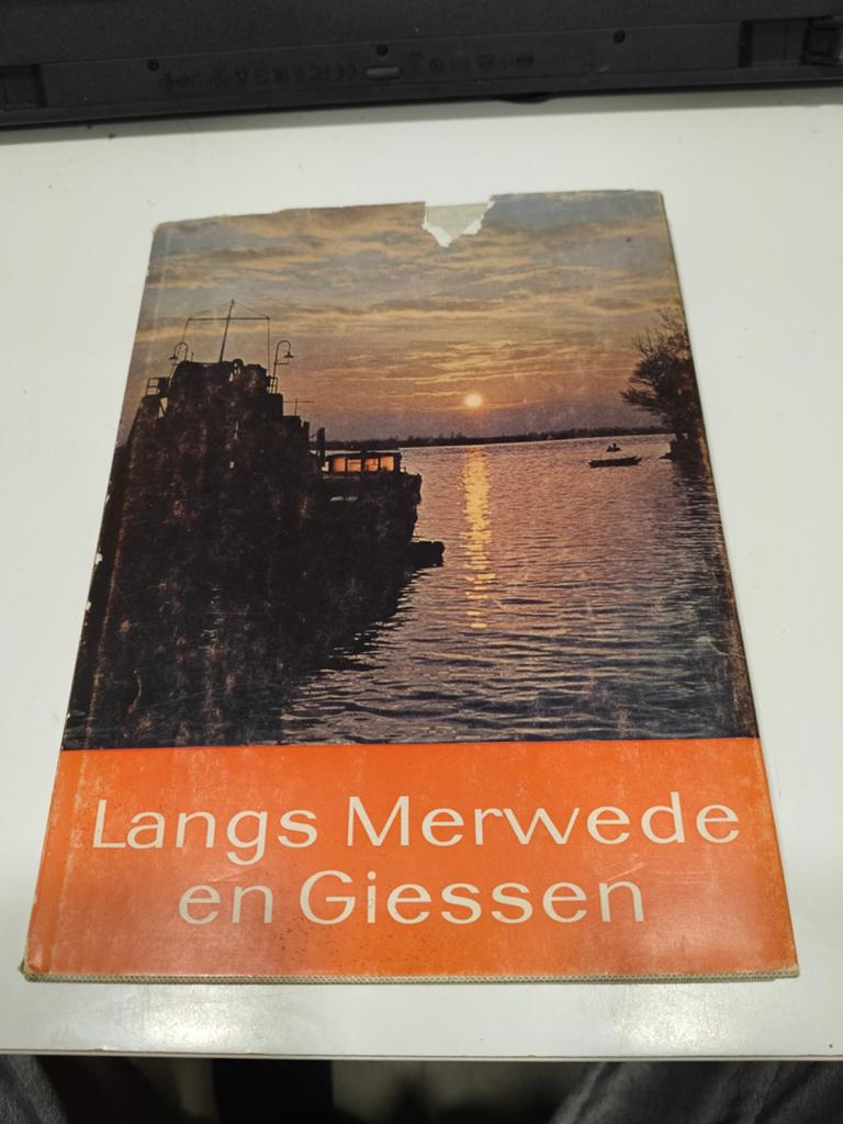 Langs Merwede en Giessen met stofomslag, Ophalen of Verzenden, Gelezen