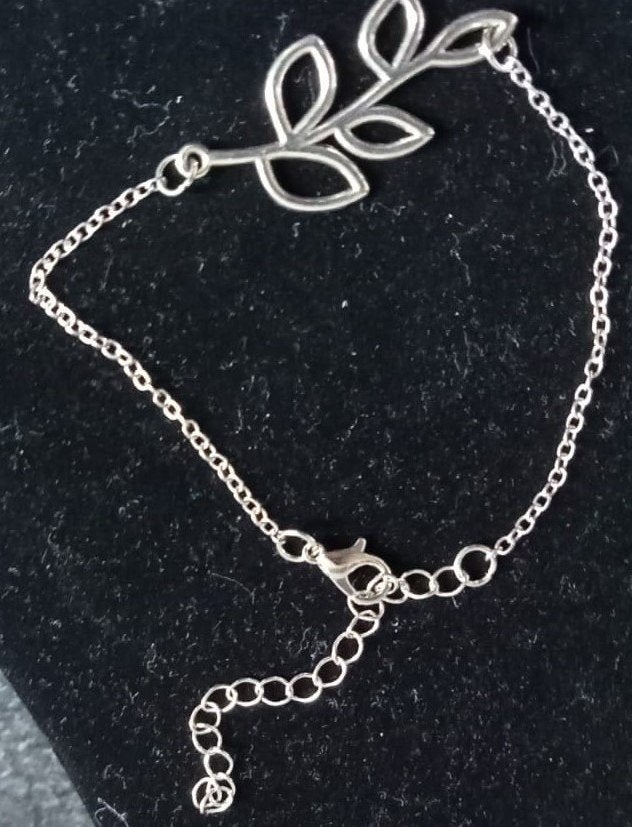 prachtige nieuwe zilverkleurige armband met bladmotief, Ophalen of Verzenden, Nieuw, Zilver, Overige materialen