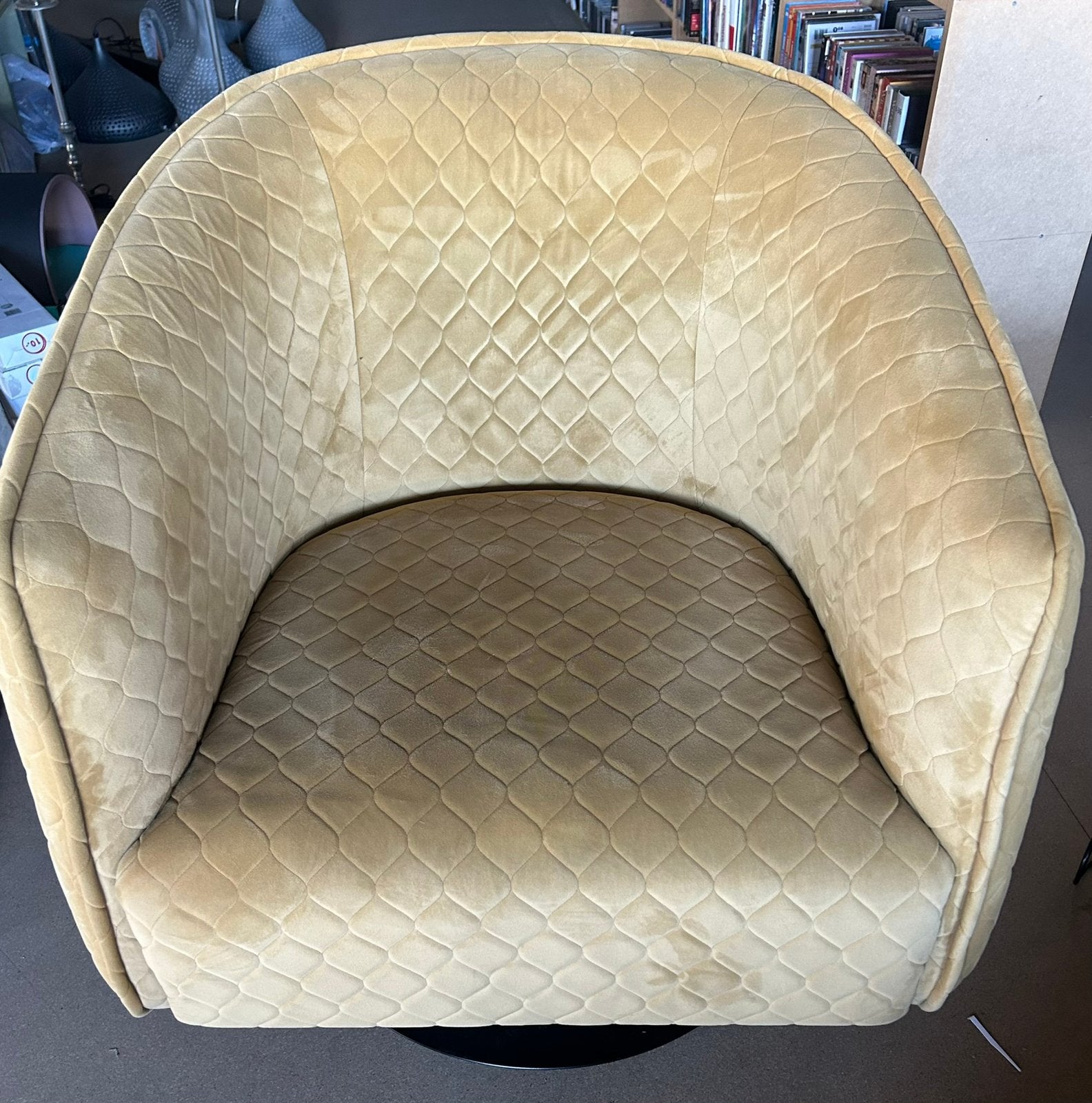 Cartel Living Jazz Design Draaifauteuil – Okergeel Velvet -, Ophalen, Boho, 75 tot 100 cm, Zo goed als nieuw