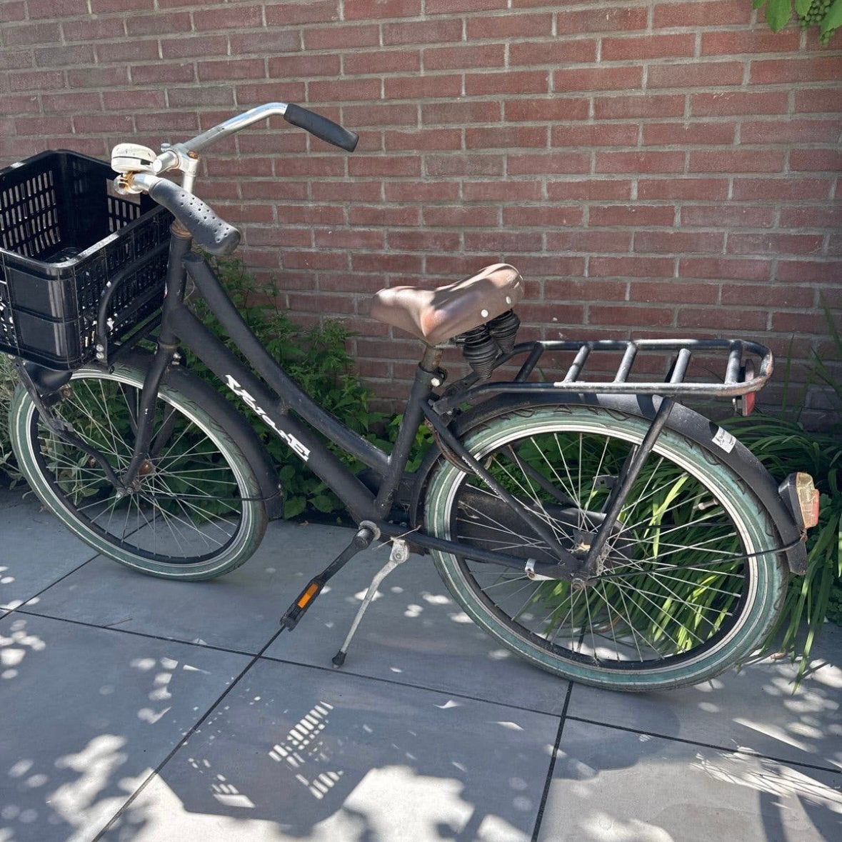 Zwarte transportfiets 24 inch met mandje, Minder dan 47 cm, Ophalen, Gebruikt, Terugtraprem