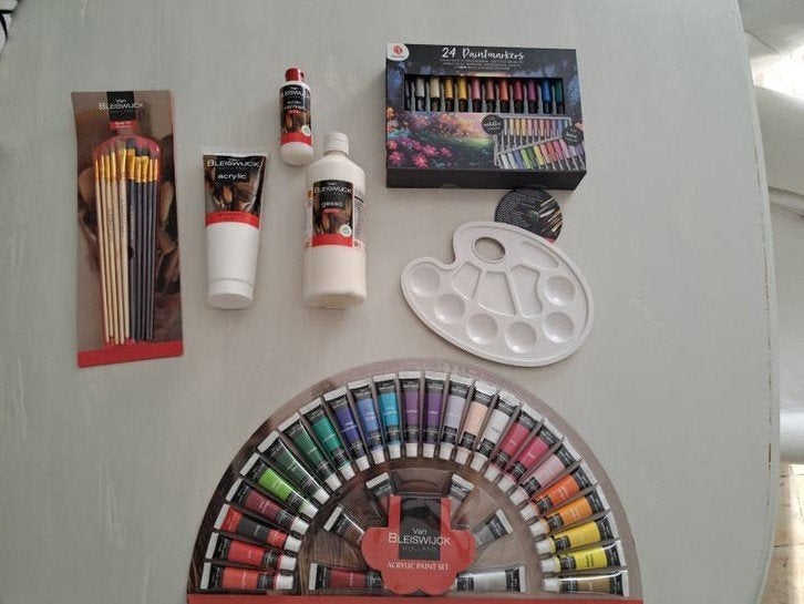 Complete set: Verf, stiften, vernis en penselen, Ophalen of Verzenden, Nieuw, Acrylverf