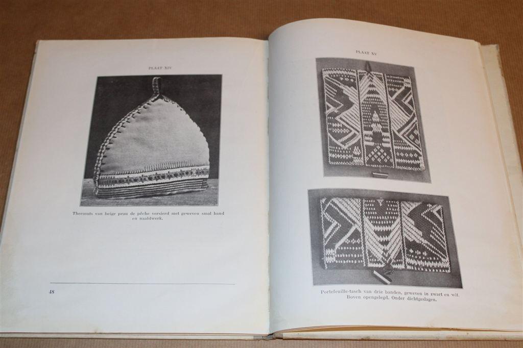 Weven van Smalle en Brede Banden — Vintage Handwerkboek 1935, Ophalen of Verzenden, Gelezen, Overige onderwerpen