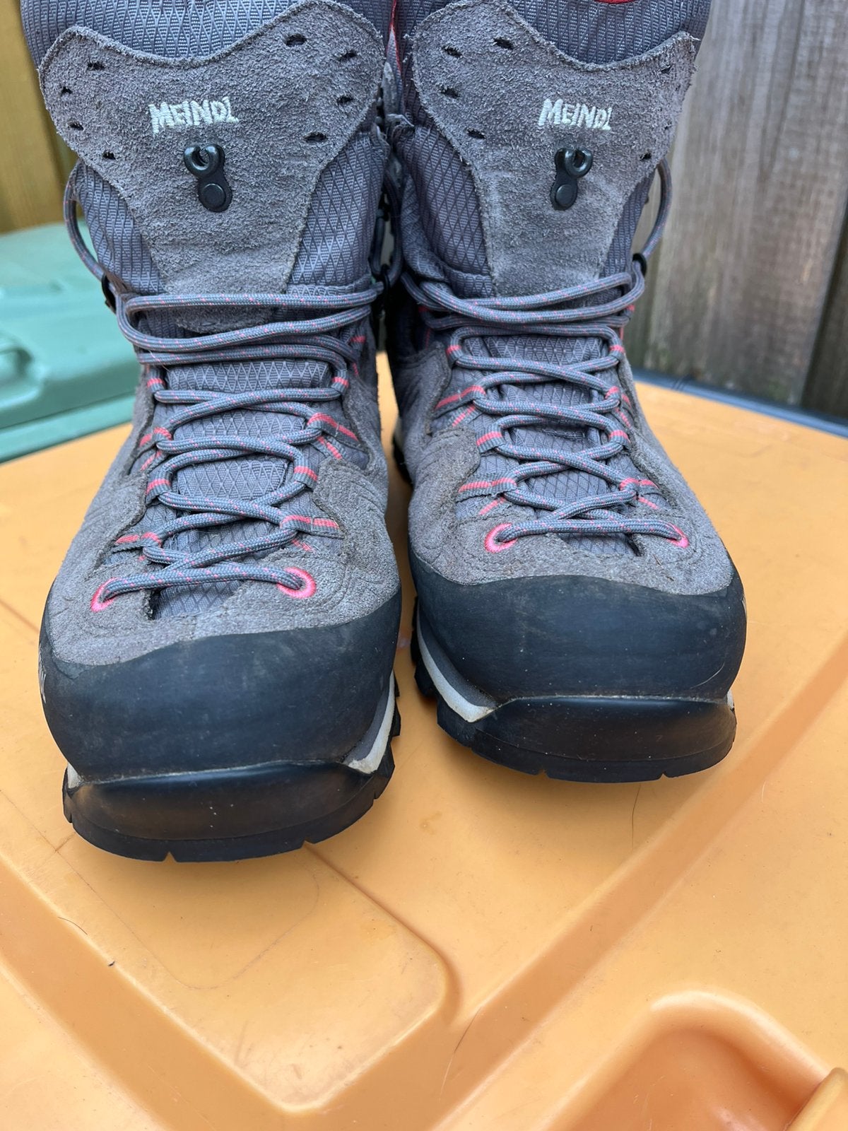Grijs / roze wandelschoenen van Meindl maat 7,5. ZGAN, Ophalen of Verzenden, Zo goed als nieuw, Schoenen