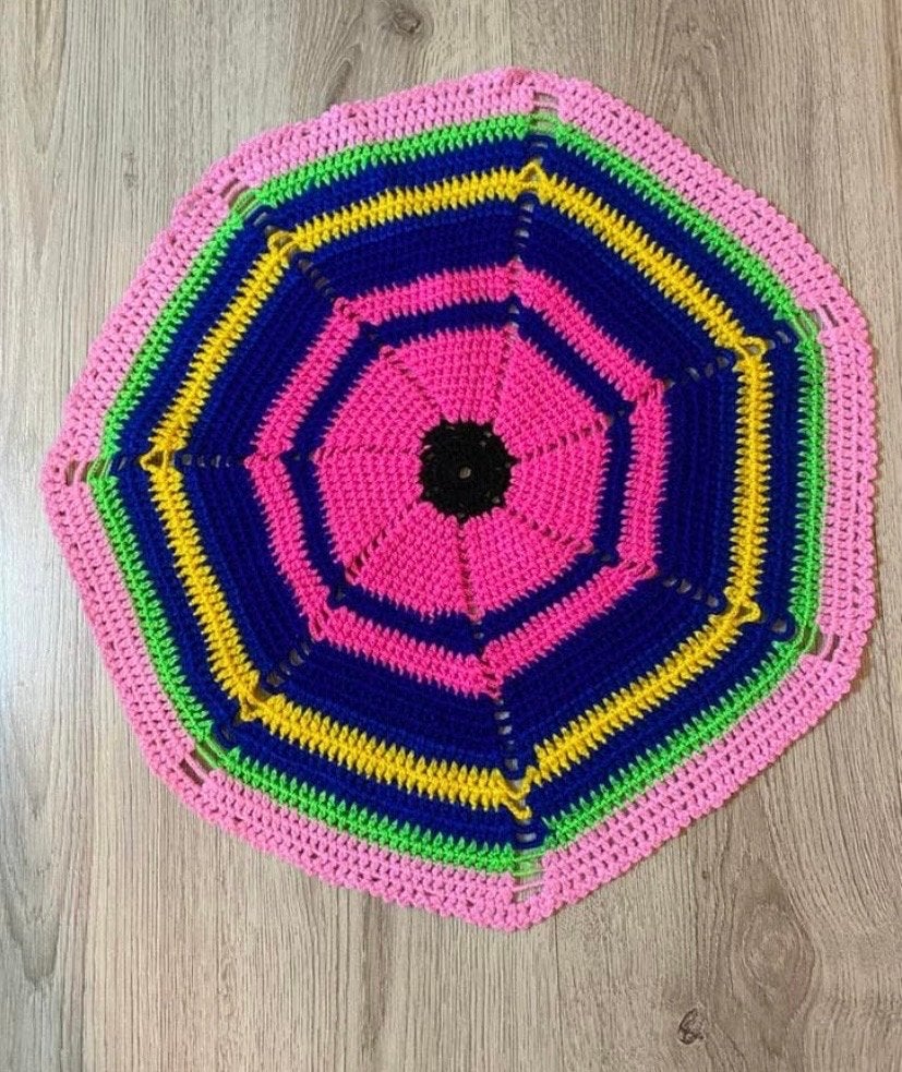 Handgemaakt gehaakt vloerkleed, kleurrijk en uniek.SNEL WEG., Zo goed als nieuw, Roze, Overige vormen, 50 tot 100 cm
