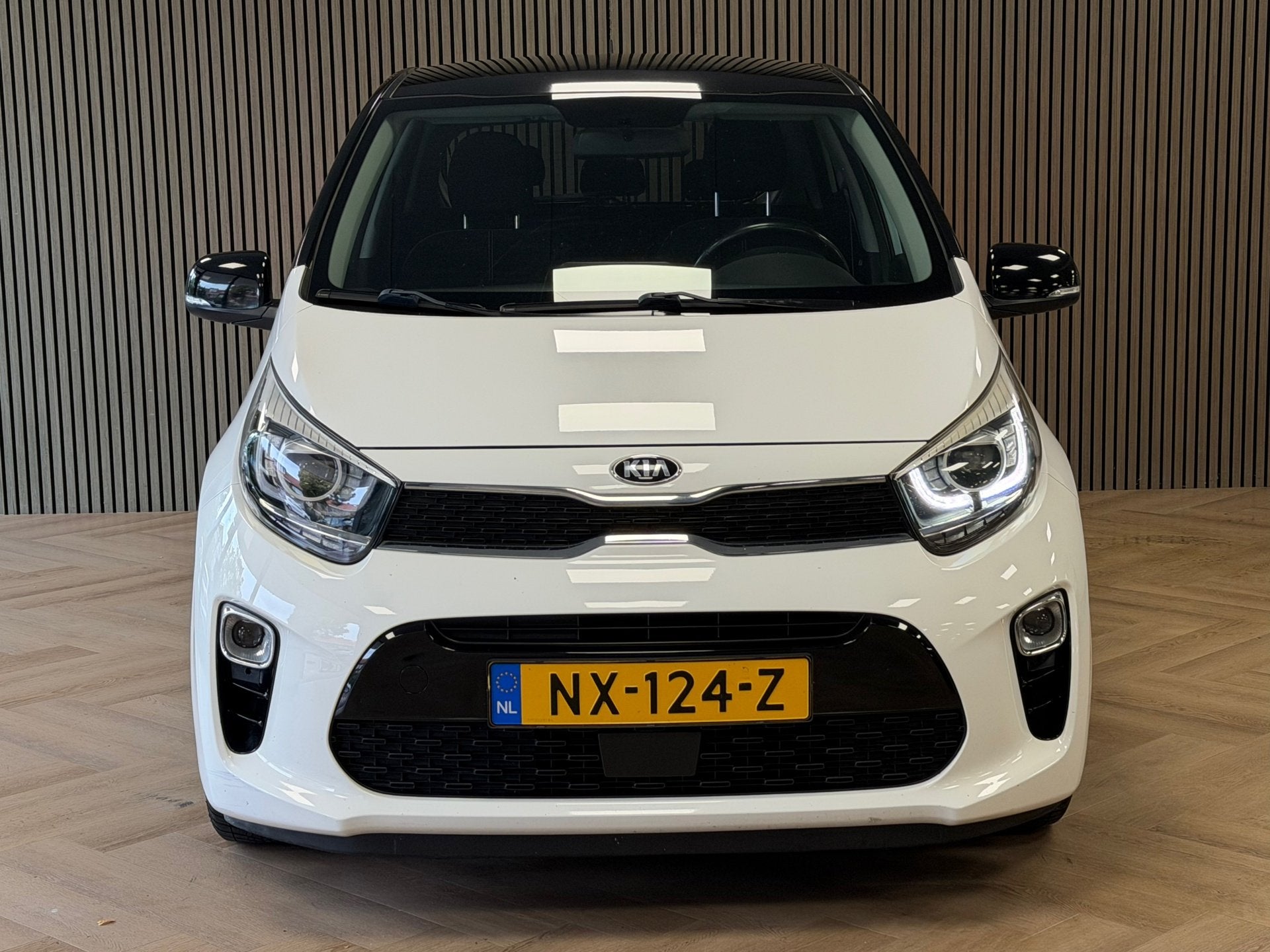 Foto 2 van Kia Picanto 1.0 CVVT ExecutiveLine AIRCO CAMERA NAVIGATIE AP