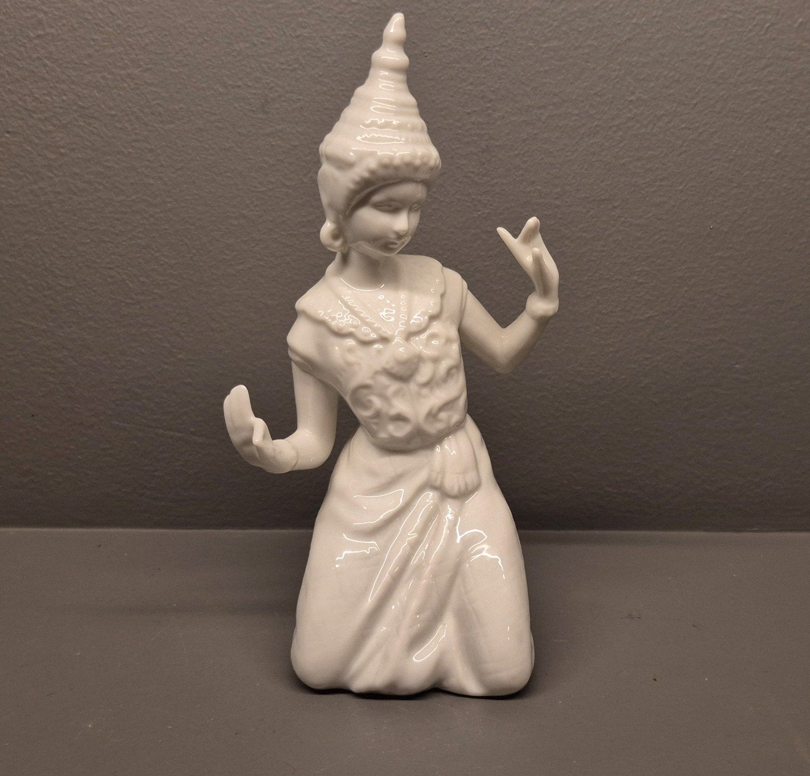 Porseleinen beeldje van een Thaise danseres, 17.5 CM, Ophalen of Verzenden