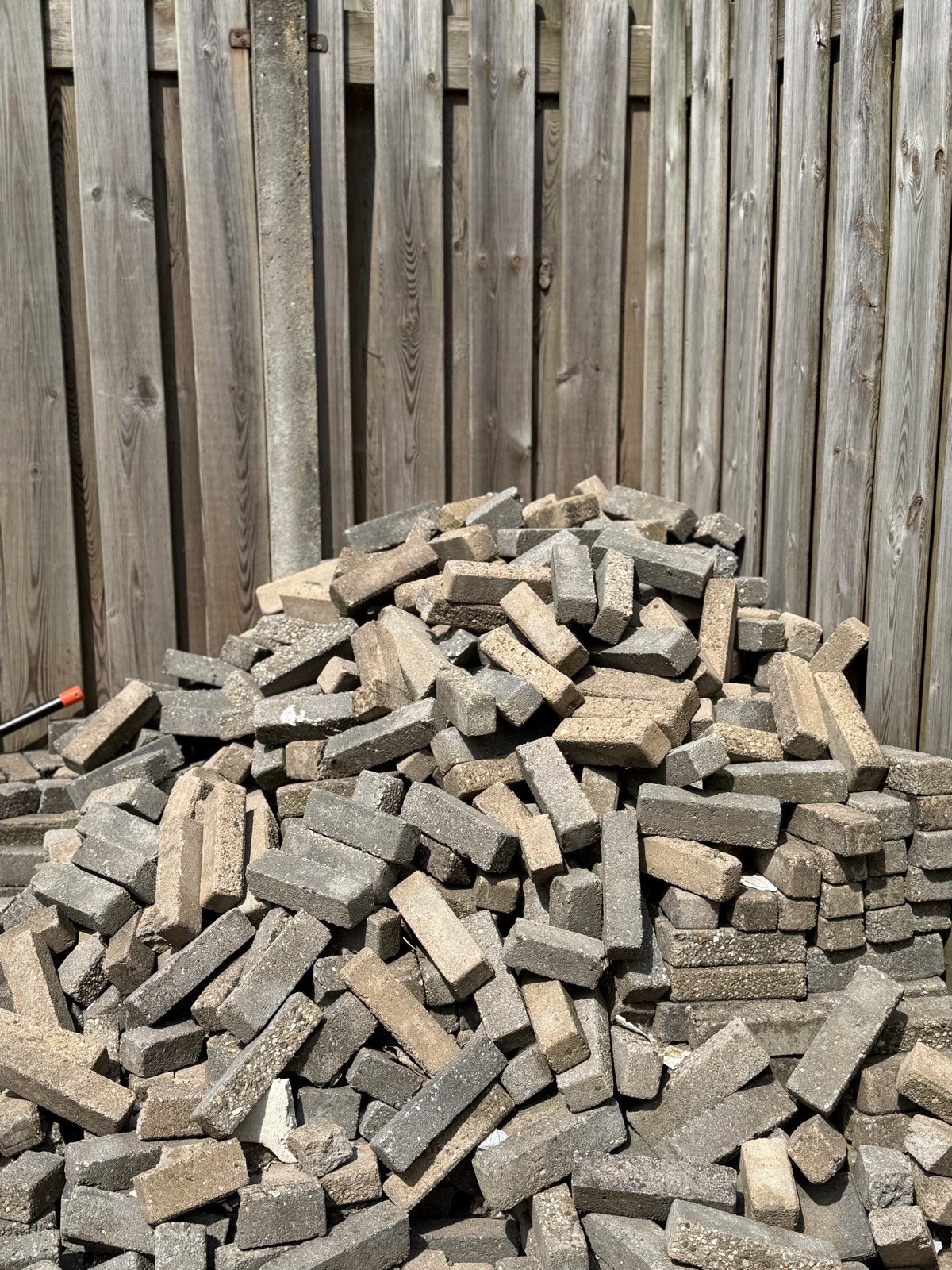 Gebruikte betonnen klinkers - diverse kleuren, Tuin en Terras, Tegels en Klinkers, Gebruikt, Klinkers, Ophalen of Verzenden, 10 m² of meer