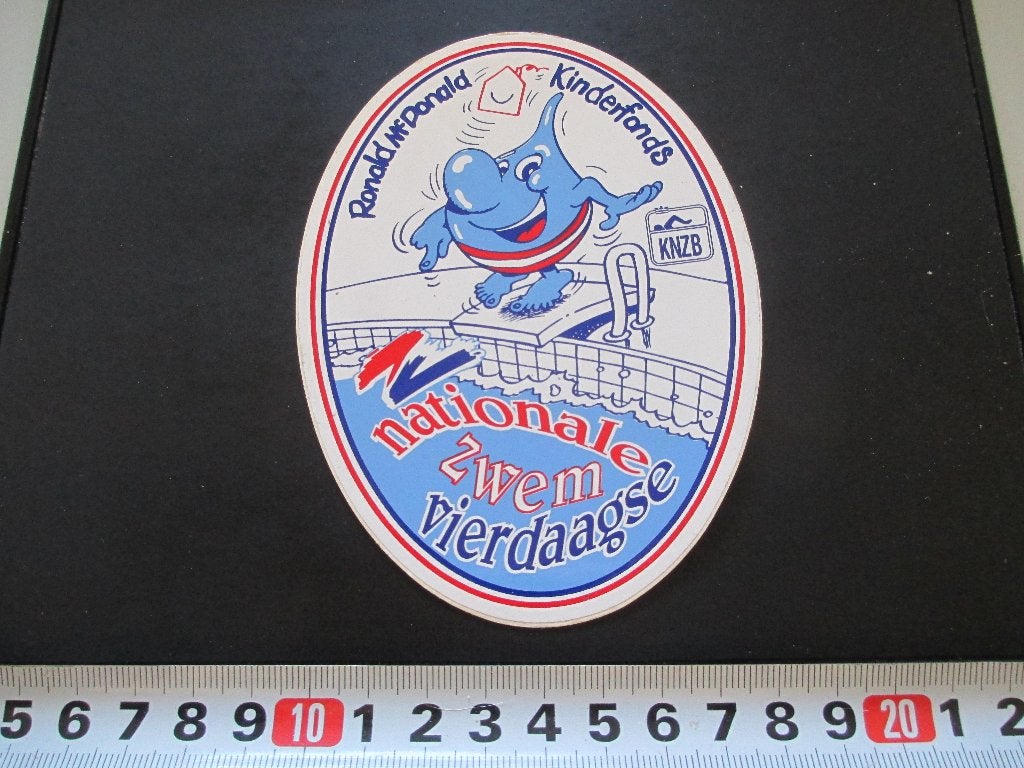 sticker KNZB Nationale zwemvierdaagse Ronald Mc Donald, Ophalen, Zo goed als nieuw
