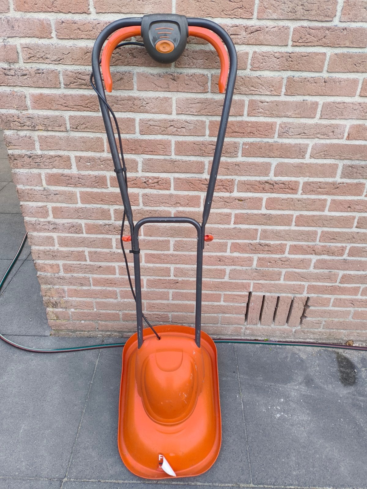 Flymo grasmaaier, Tuin en Terras, Grasmaaiers, Ophalen, Gebruikt, Elektrische grasmaaier, Minder dan 30 cm