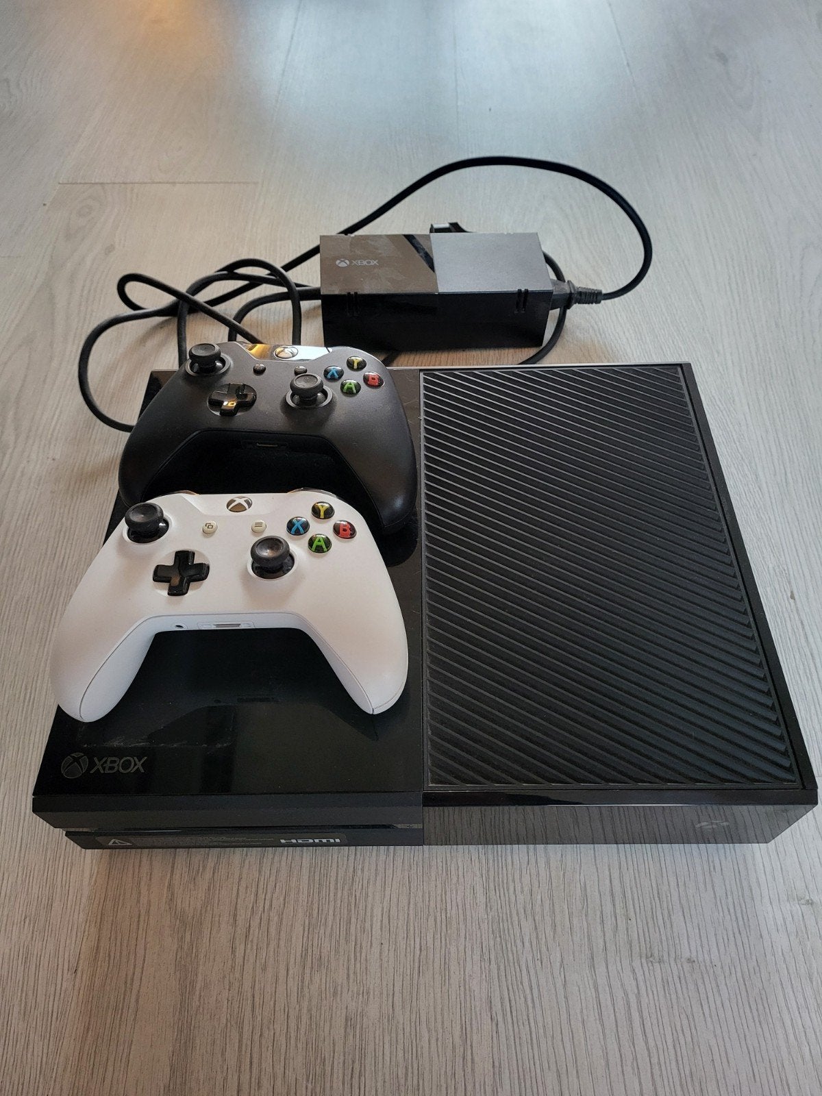 Xbox one, 2 controllers en 6 games., Spelcomputers en Games, Xbox One, Met 2 controllers, Ophalen of Verzenden, 500 GB