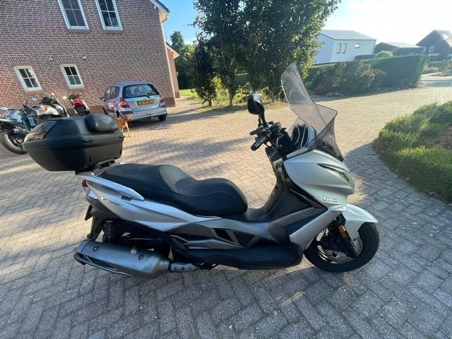 J 300 abs/automaat/topkoffer, Scooter, 300 cc, Automaat, ABS