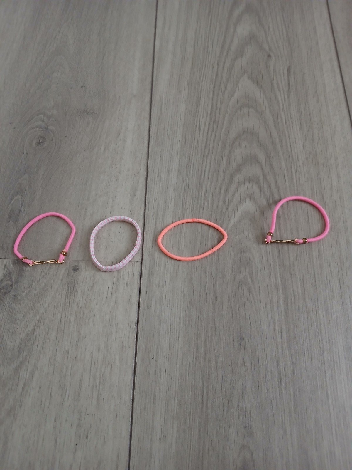 Set van 4 elastiekjes/armbandjes, nieuw, Sieraden, Tassen en Uiterlijk, Ophalen of Verzenden, Zo goed als nieuw, Overige typen