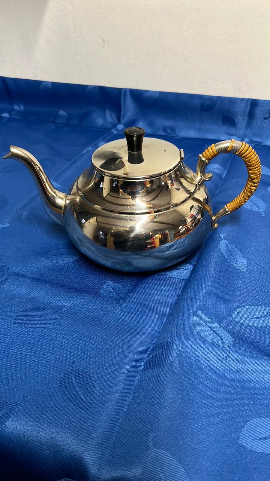 Vintage Theepot uit Holland met een rieten of bamboe handvat, Ophalen of Verzenden