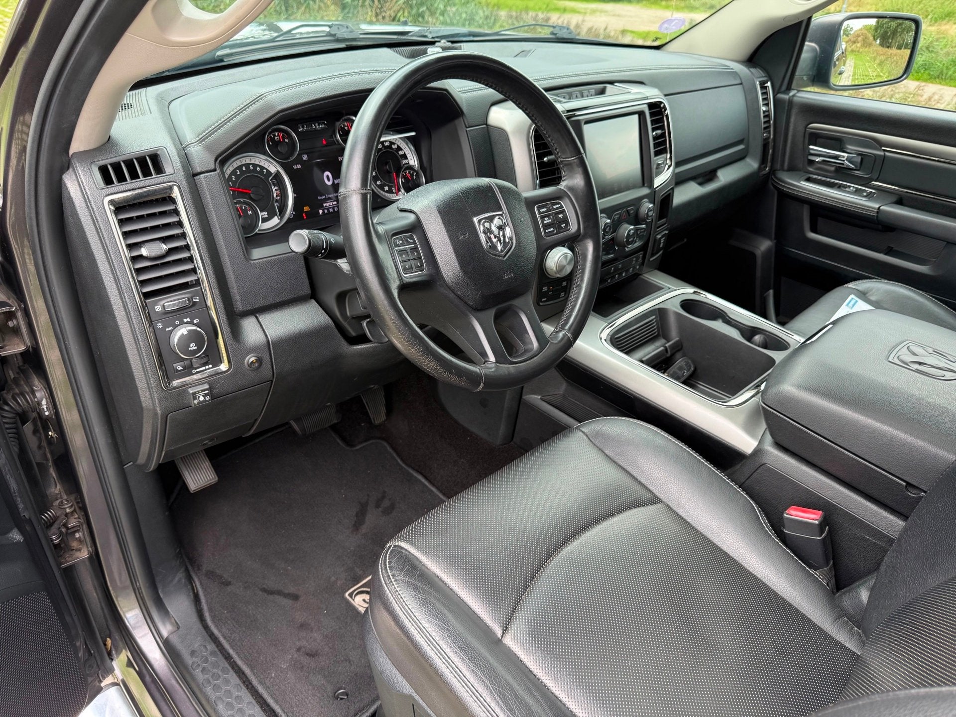 Dodge Ram 1500 5.7 V8 Quad Cab 6'4 LPG Leder|Opendak!, Automaat, Dealer onderhouden, Achterwielaandrijving, Gebruikt